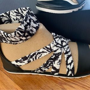NWT Sorel Ella II Ankle Strap Sandals - 11